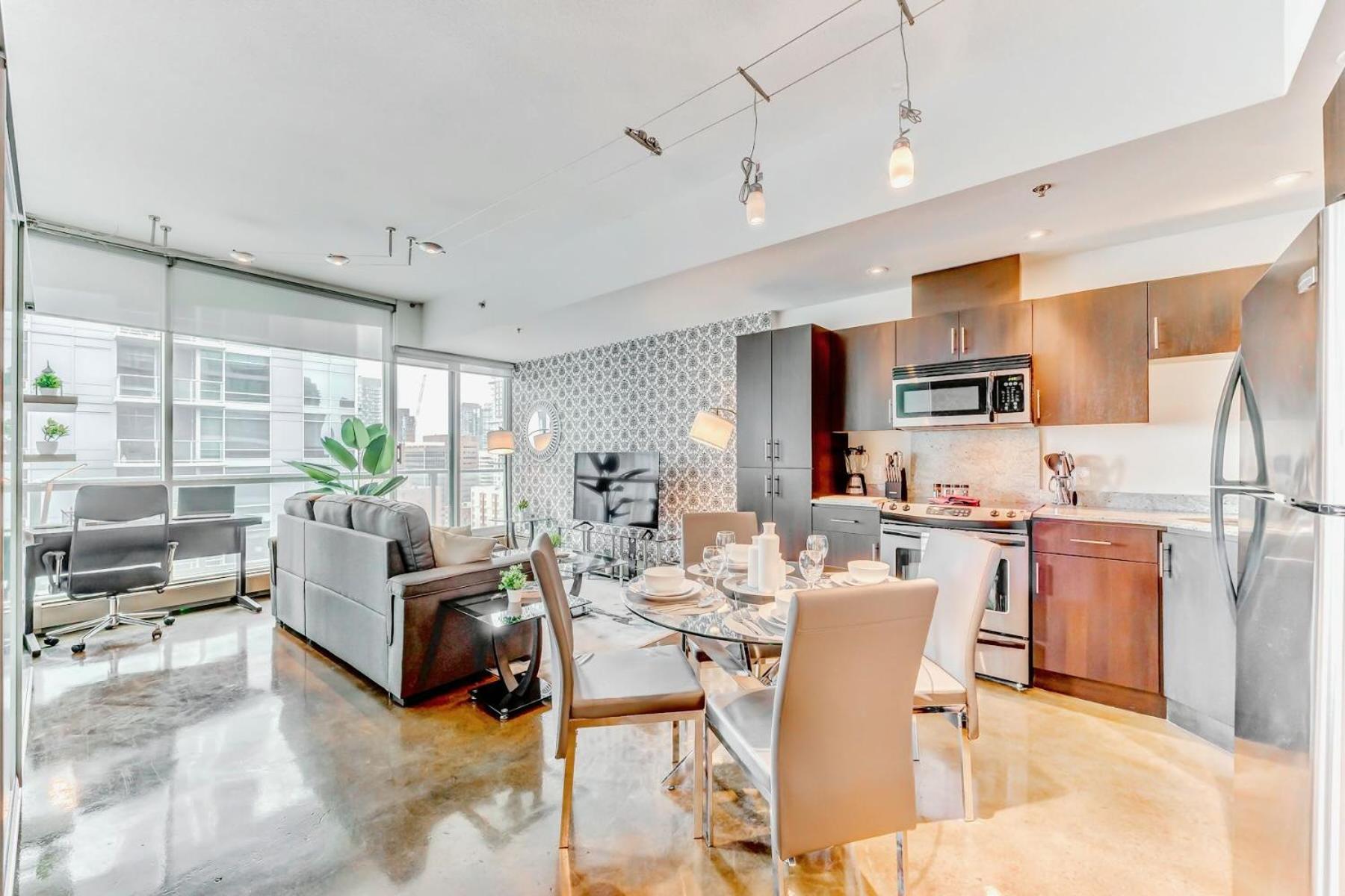 Luxury 2Br Condo - King Bed - Stunning City Views カルガリー エクステリア 写真