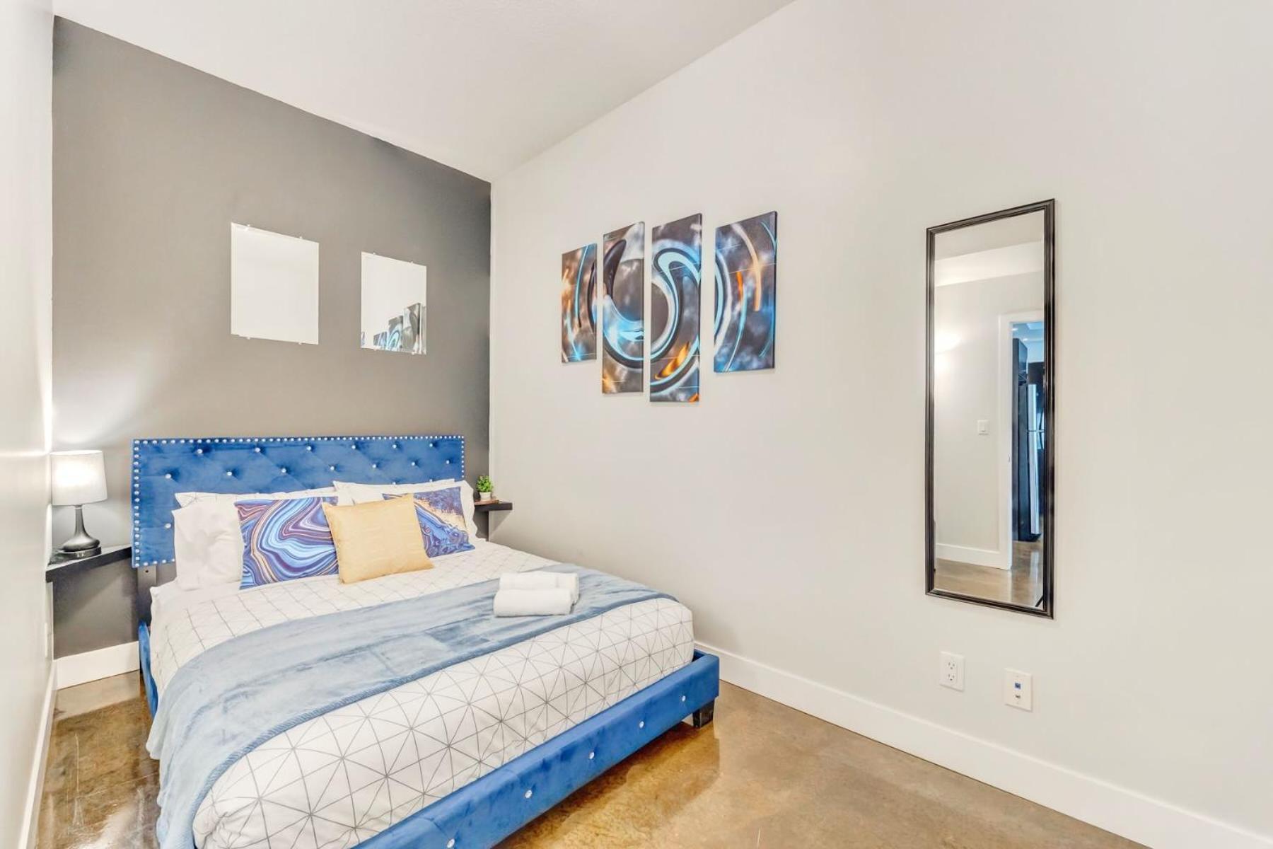 Luxury 2Br Condo - King Bed - Stunning City Views カルガリー エクステリア 写真