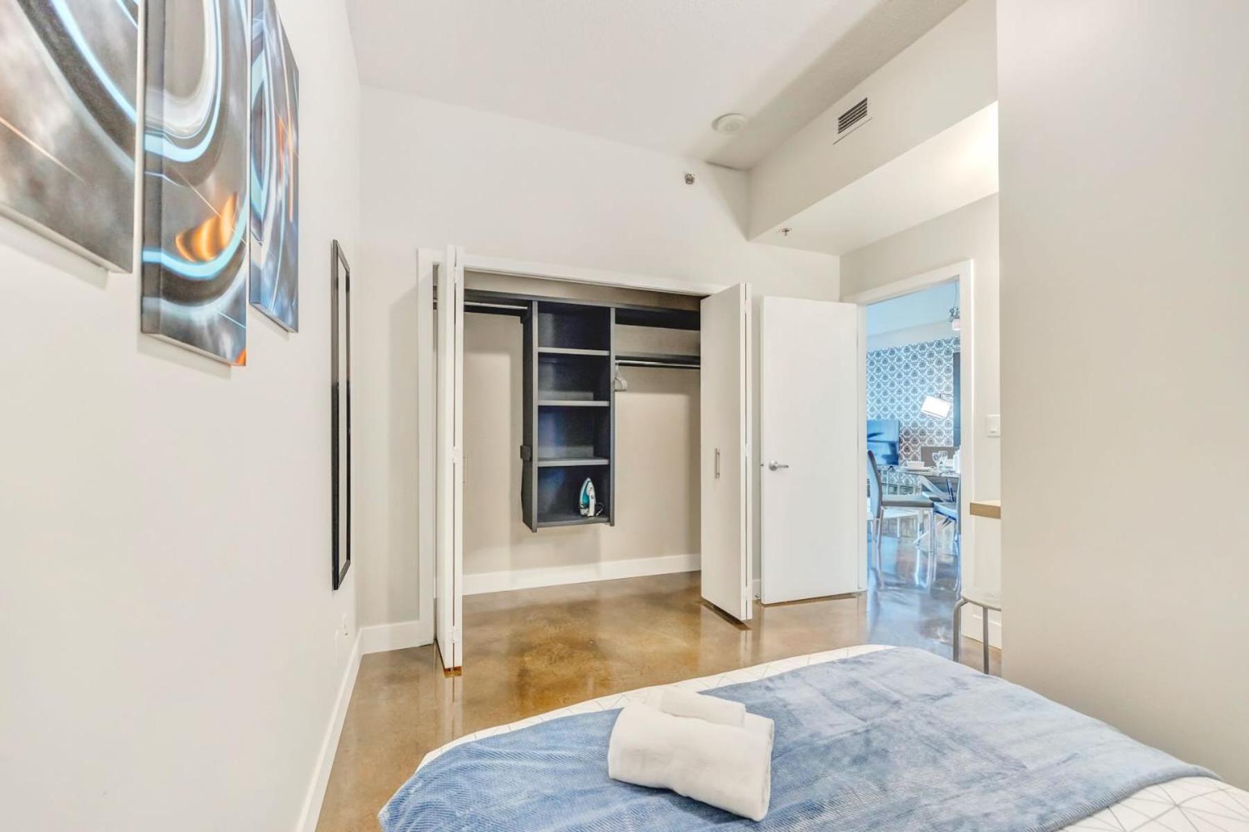 Luxury 2Br Condo - King Bed - Stunning City Views カルガリー エクステリア 写真