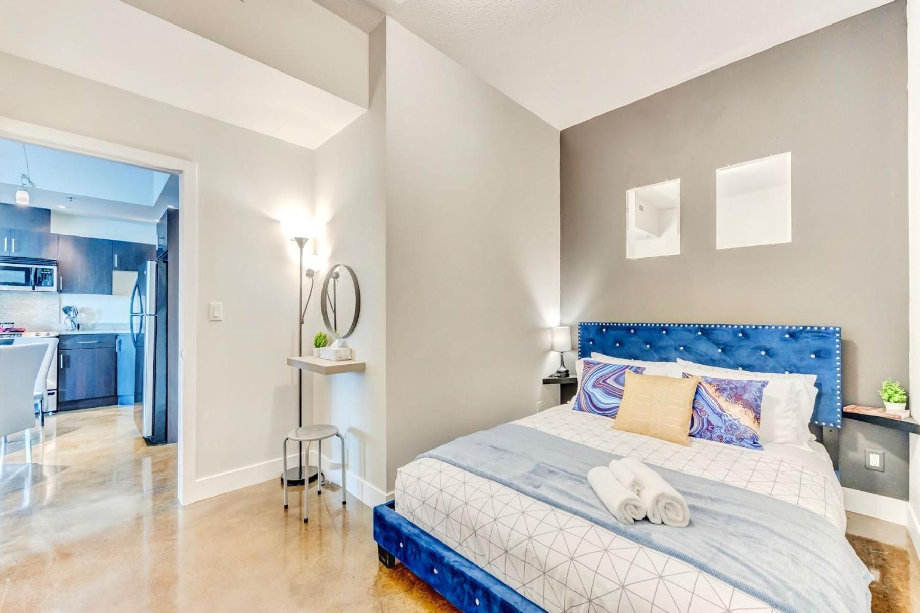 Luxury 2Br Condo - King Bed - Stunning City Views カルガリー エクステリア 写真