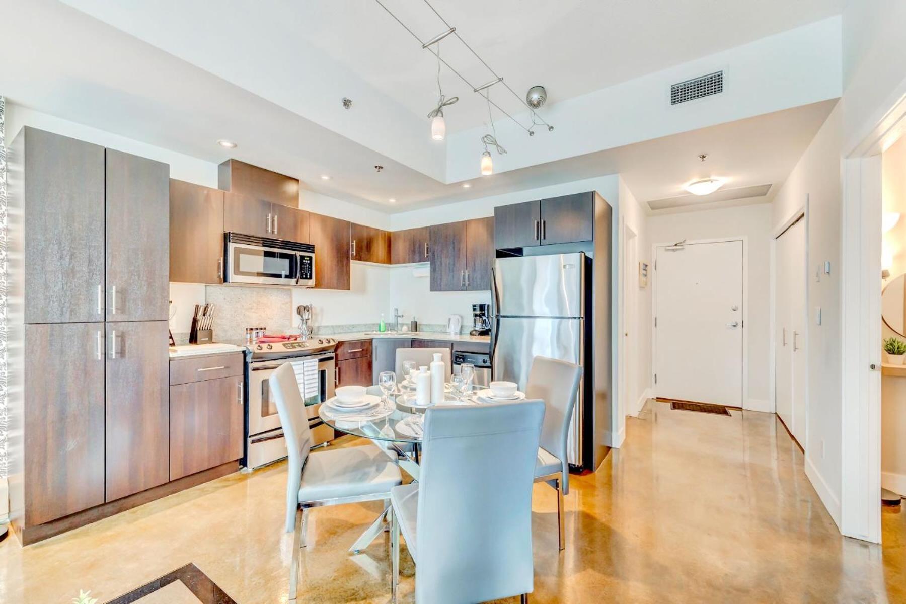 Luxury 2Br Condo - King Bed - Stunning City Views カルガリー エクステリア 写真