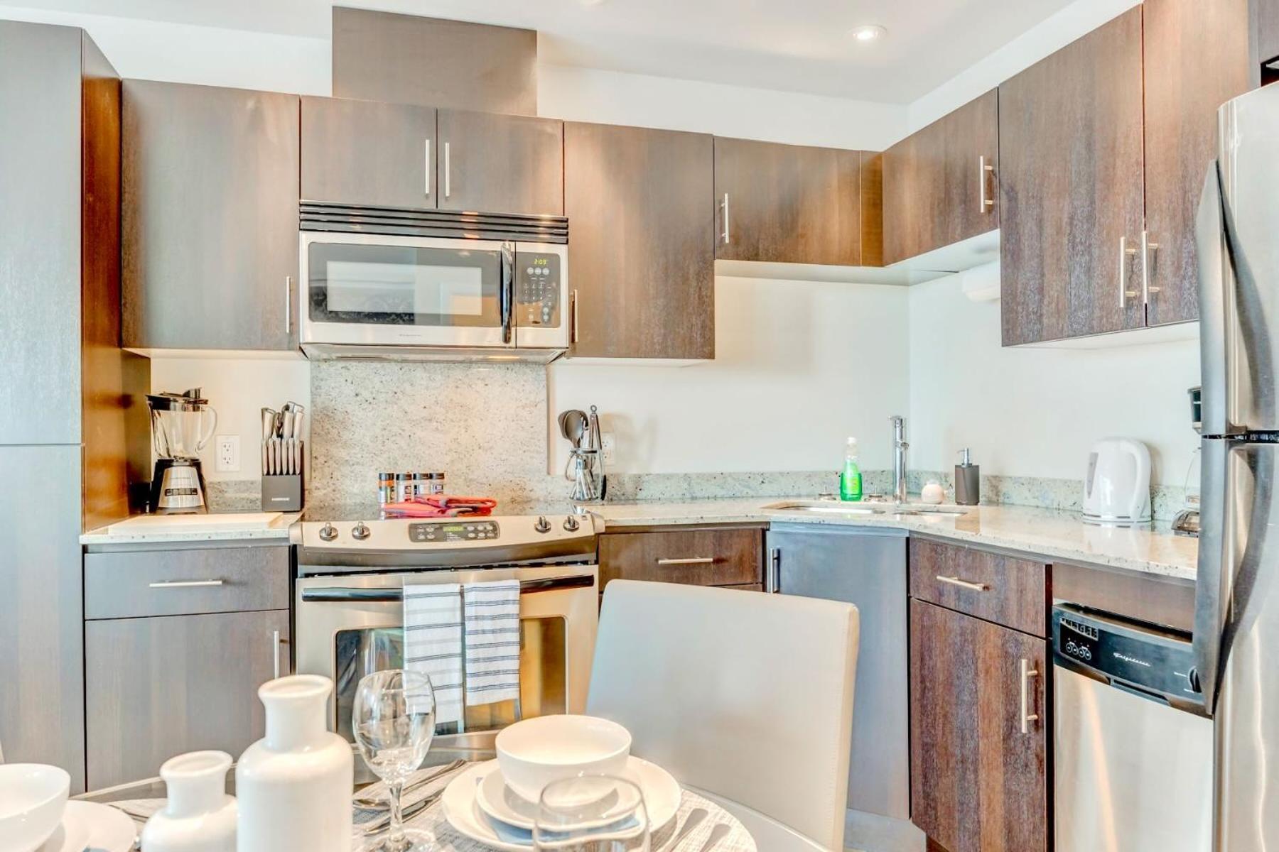 Luxury 2Br Condo - King Bed - Stunning City Views カルガリー エクステリア 写真