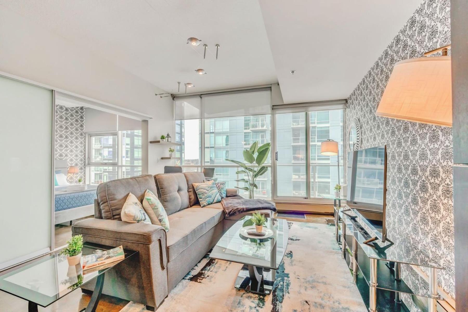 Luxury 2Br Condo - King Bed - Stunning City Views カルガリー エクステリア 写真